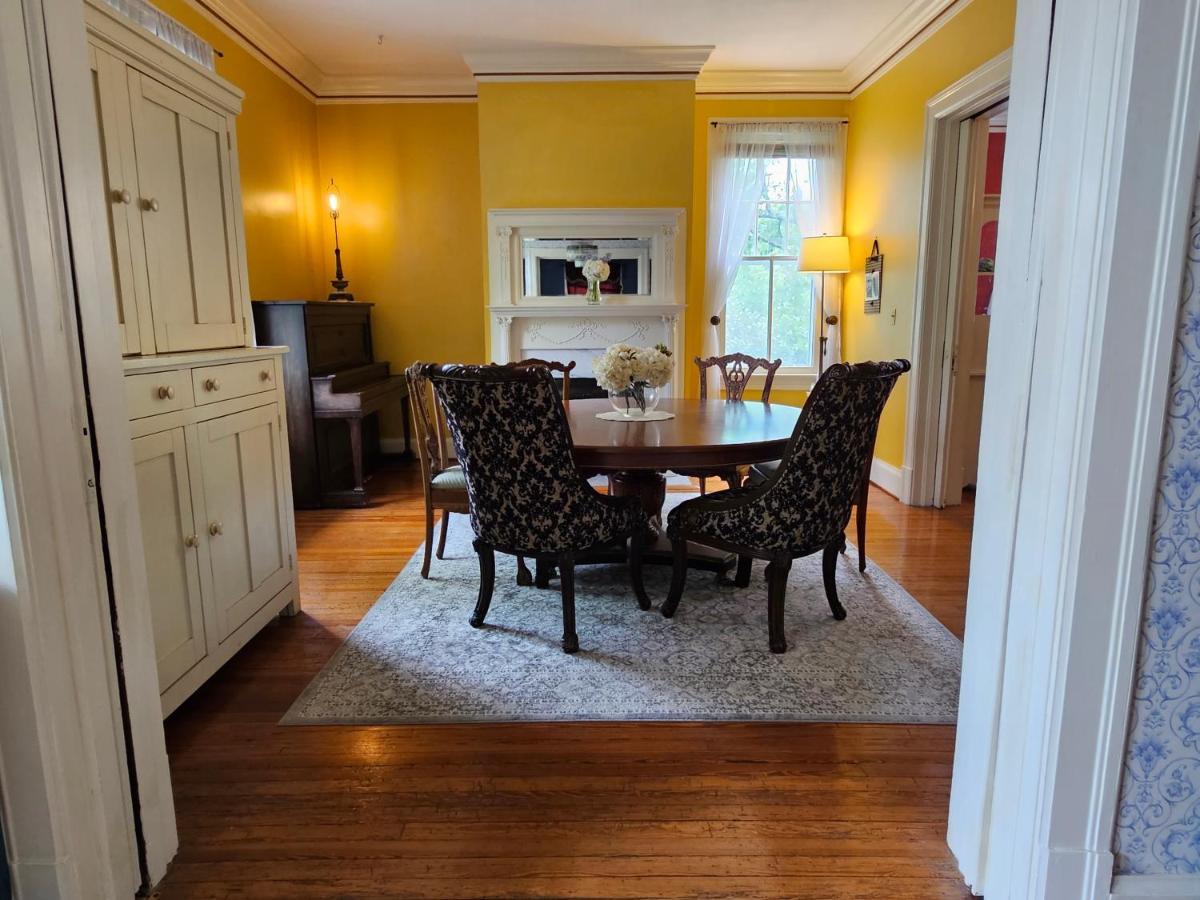 Winridge Manor Bed and Breakfast Madison Heights Exteriör bild