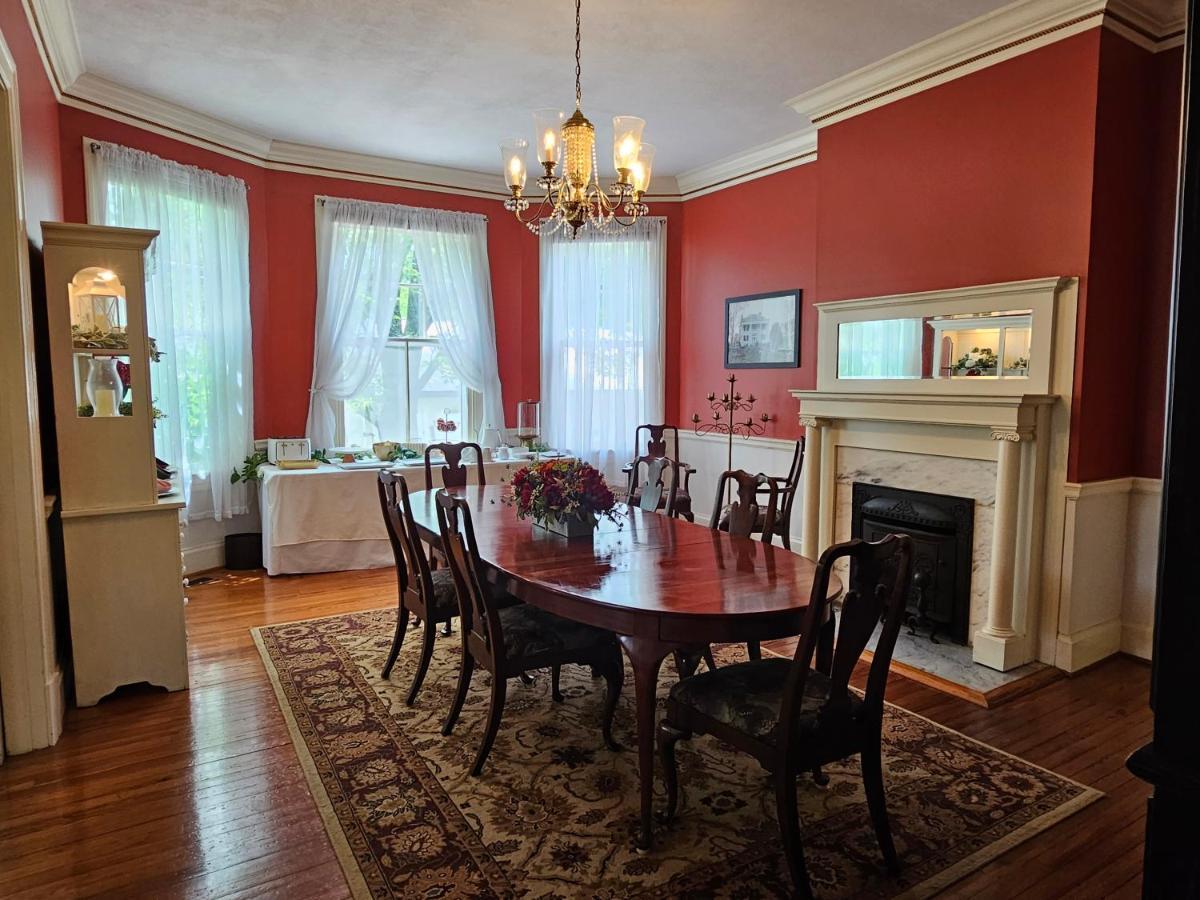 Winridge Manor Bed and Breakfast Madison Heights Exteriör bild